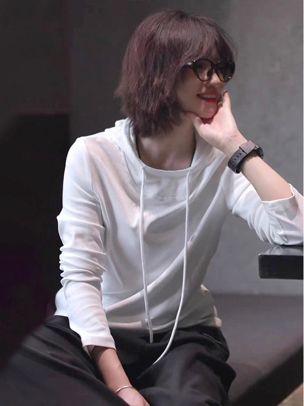 白色连帽卫衣女春秋季2025新薄款宽松洋气减龄内搭长袖打底衫上衣