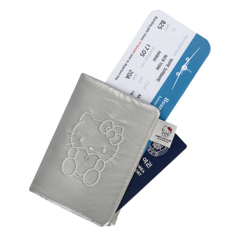 HelloKitty护照套女可爱韩国is风旅行证件保护套登机牌收纳包防刮