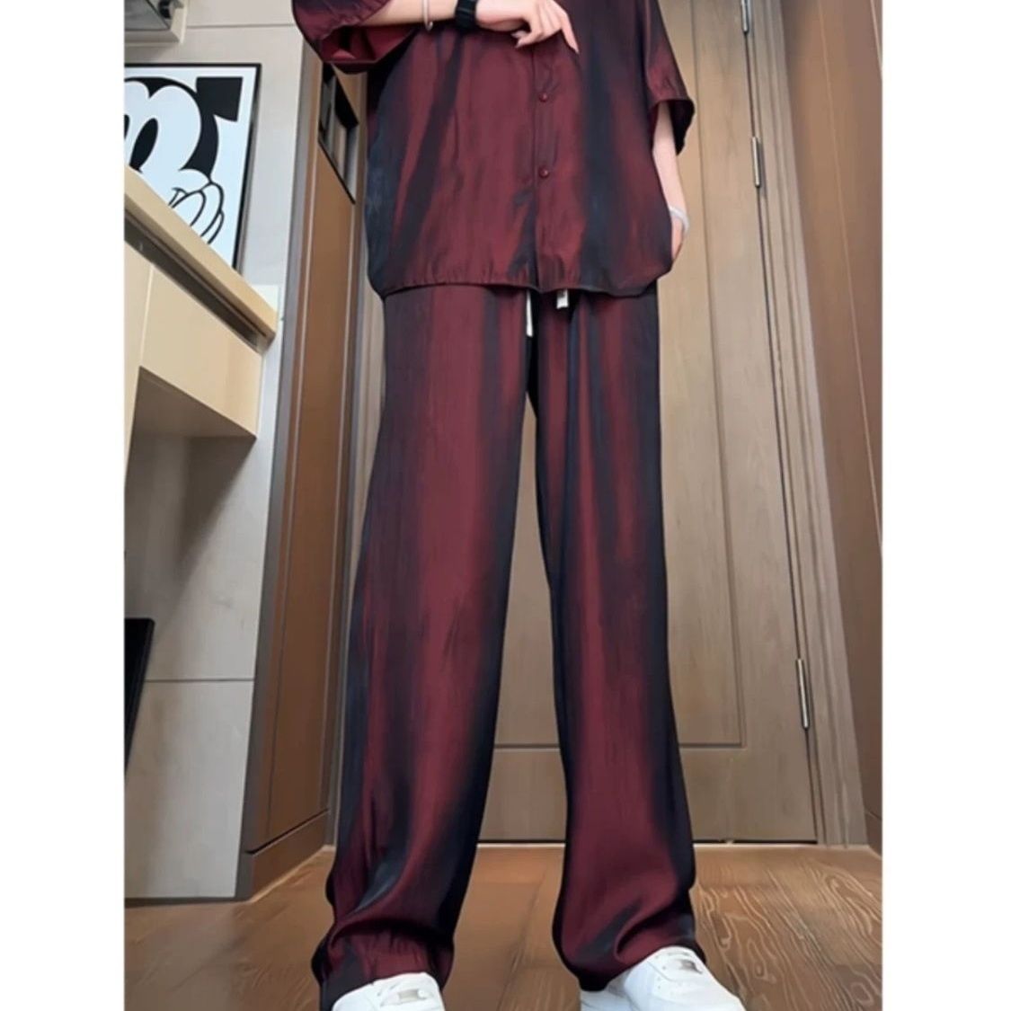 酒红色冰丝防晒衬衫男搭配慵懒松弛感夏季裤子一整套醋酸缎面套装