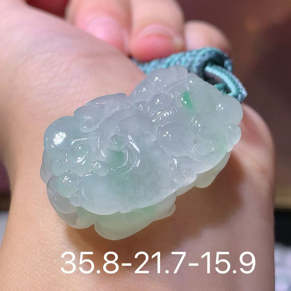 天然翡翠缅甸翡翠A货冰种飘绿精雕招财貔貅吊坠玉石挂件