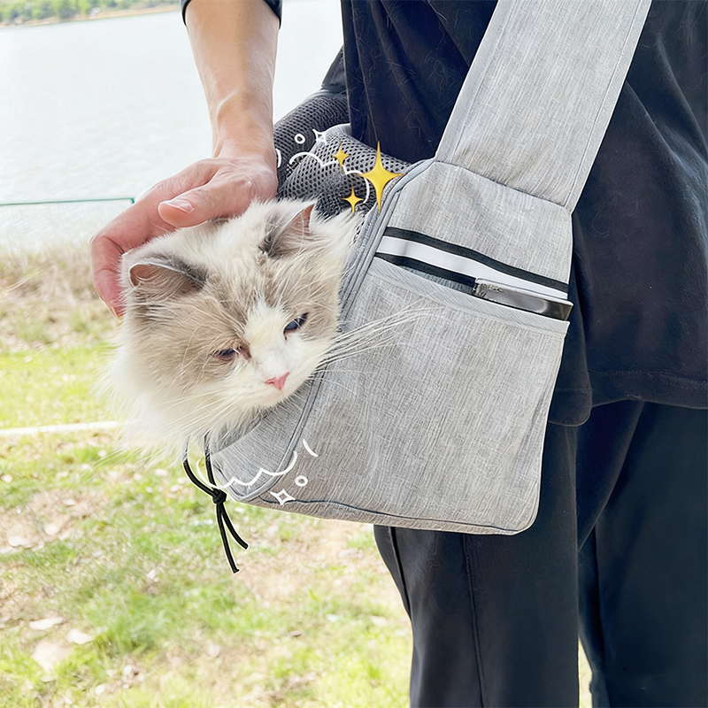 猫包冬外出便携大容量高颜值防应激斜挎包宠物户外专用可探头背包
