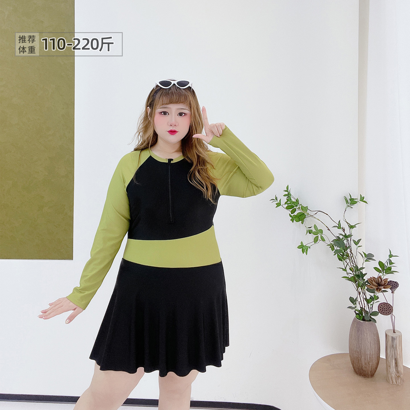 胖莹莹大码泳衣撞色运动休闲弹力保守显瘦遮肚温泉长袖连体泳装