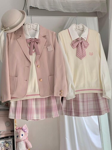 原创粉色西服刺绣徽章长袖外套