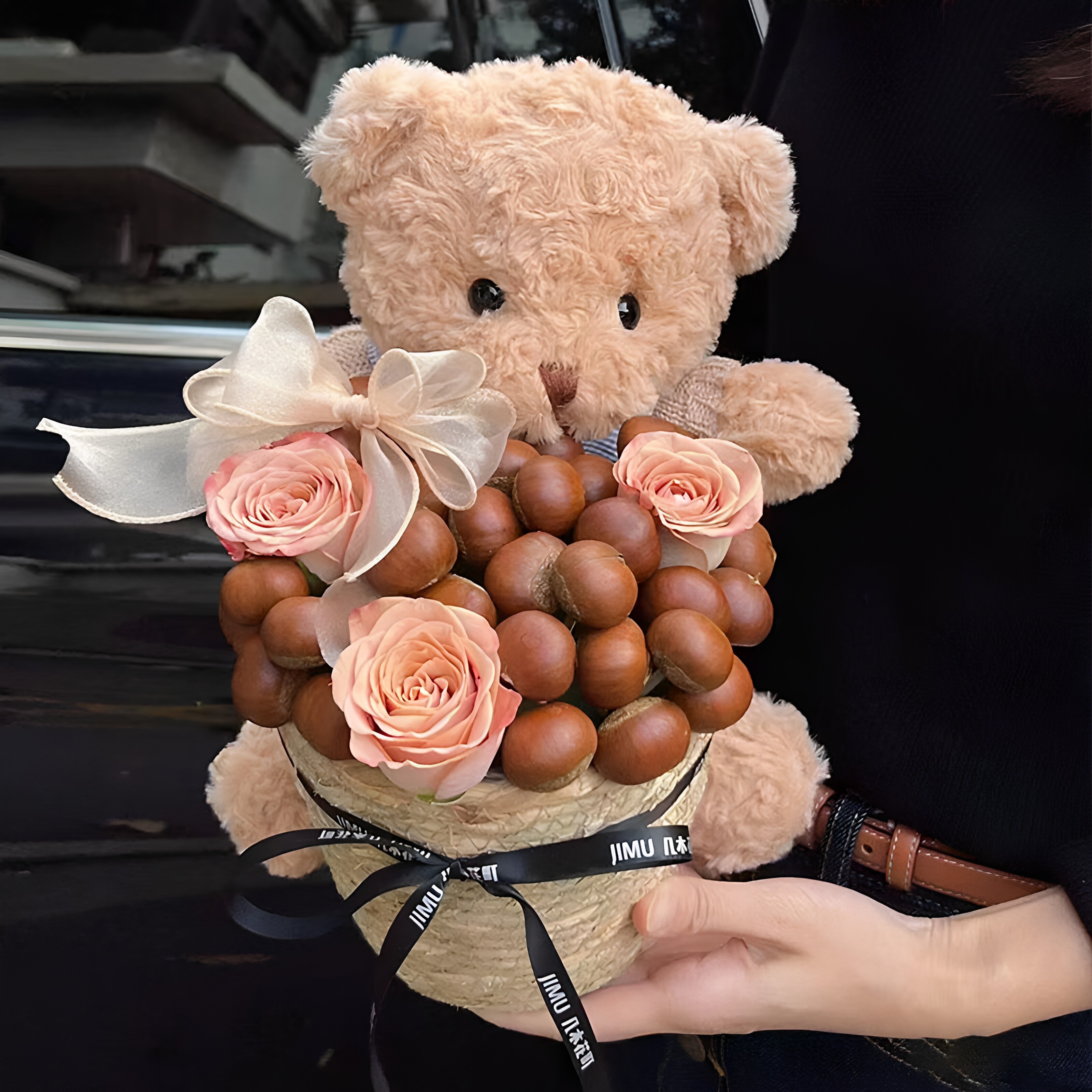 花舞草编板栗花束抱抱桶网红款