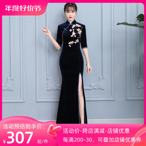 高端走秀旗袍2023年新款舞台演出服中老年金丝绒改良连衣裙长款女
