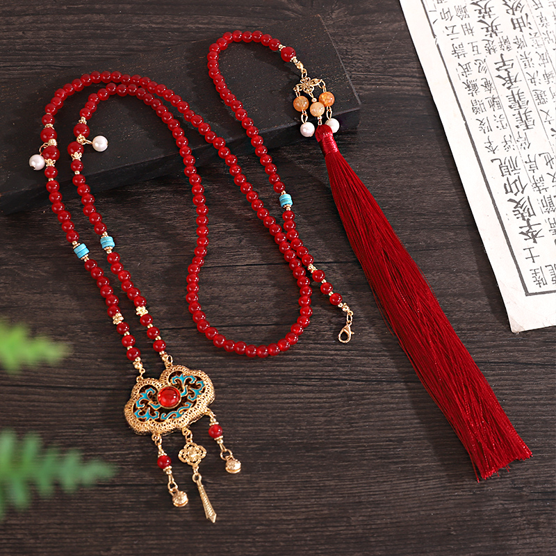 复古中式汉服红色背云流苏