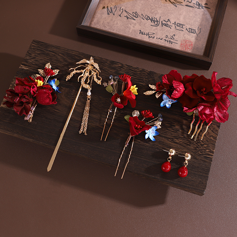 红色古风新中式花朵秀禾发簪