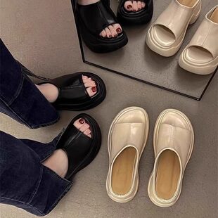 2026新款配裙子厚底拖鞋夏季外穿时尚时尚感超火百搭增高坡跟凉拖