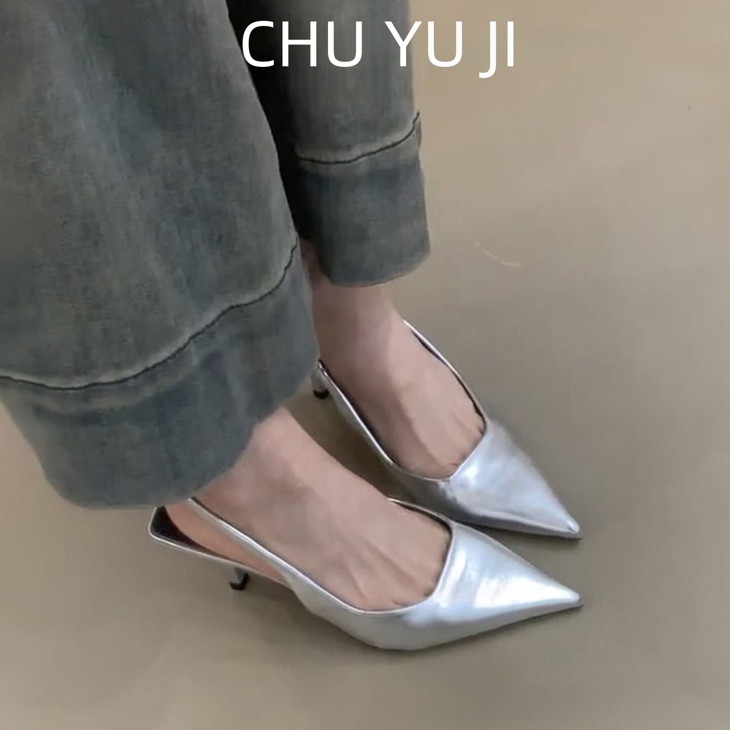 通勤女鞋初遇季2026年新款法式银色尖头细跟高跟鞋女浅口鞋子後绊