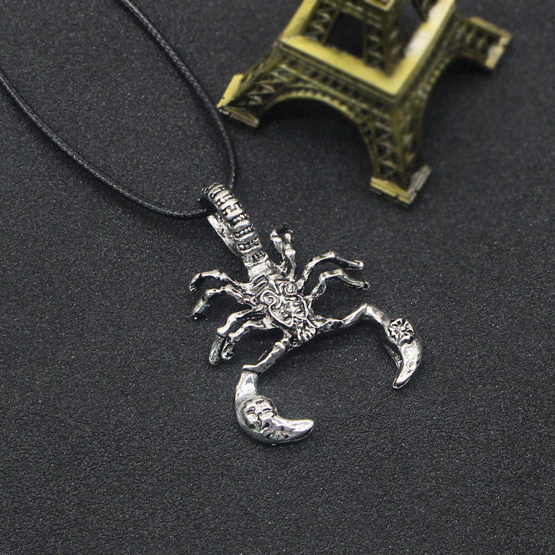 项链潮男复古银色蝎子吊坠配饰长皮绳链学生霸气日常简约内搭饰品