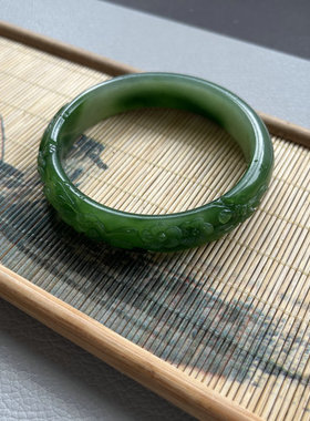 【喜上眉梢】和田玉碧玉手镯俄罗斯七号矿白加绿带黑皮梅花雕花