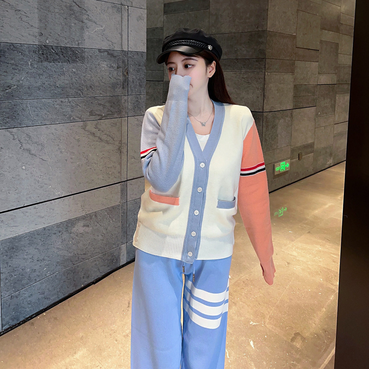 tb拼色V领软糯针织开衫女2024新款针织衫学院风百搭休闲双杠上衣