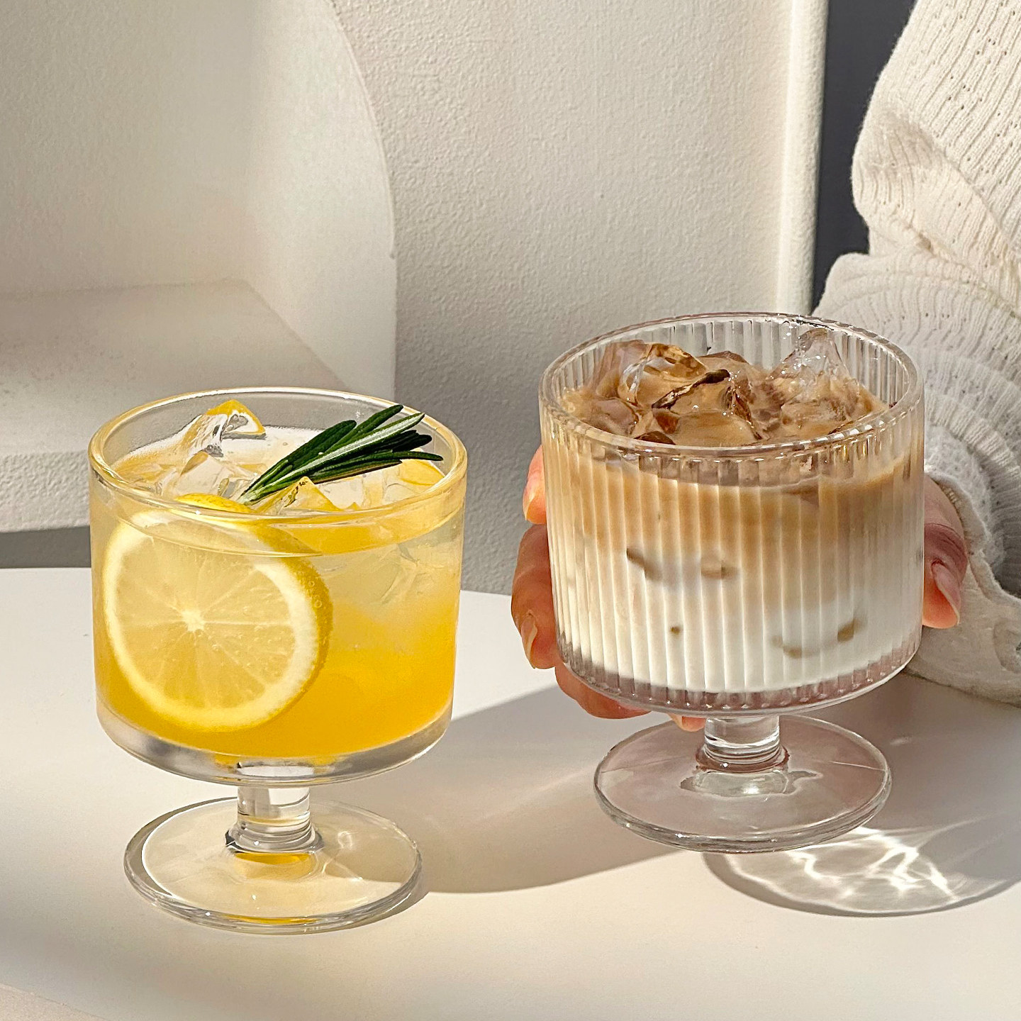 复古竖纹浮雕玻璃杯家用喝水杯高颜值高脚杯设计感酒杯美式咖啡杯