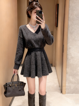2026 Autumn/Winter Unique and Chic V-Neck Knitted Dress for Women, Lazy Waist-Cinching Slimming Elegant Sweater A-Line Dress for Women