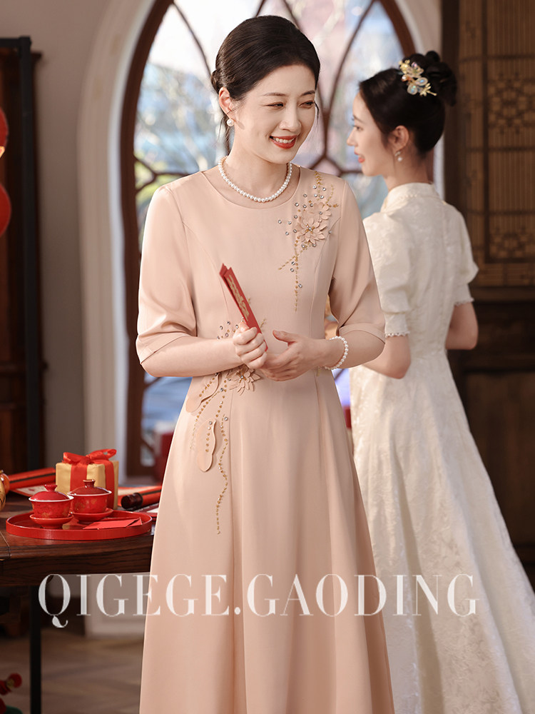 핑크 해피 시어머니 결혼식 연회 드레스 2024 새로운 고급 젊은 어머니 결혼식 이브닝 드레스 드레스 고귀하고 세련된 여름