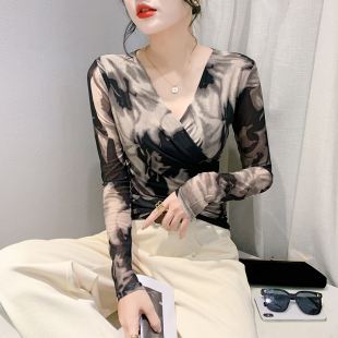 女秋冬 印花网纱上衣洋气百搭打底衫 欧货性感交叉V领T恤女长袖 时尚