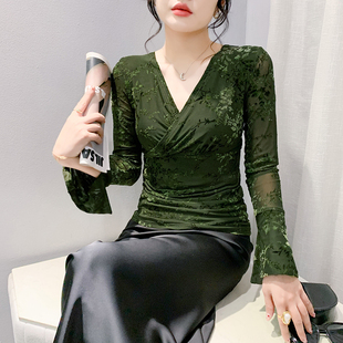 洋气上衣气质显瘦小衫 植绒网纱打底衫 女秋冬欧货性感V领T恤女长袖