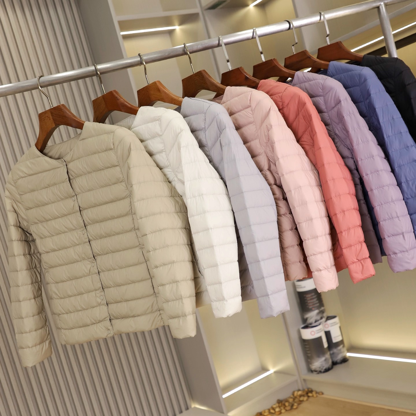 【东吉U家】线下599！90鸭绒！冬季女士时尚简约无领轻薄羽绒服