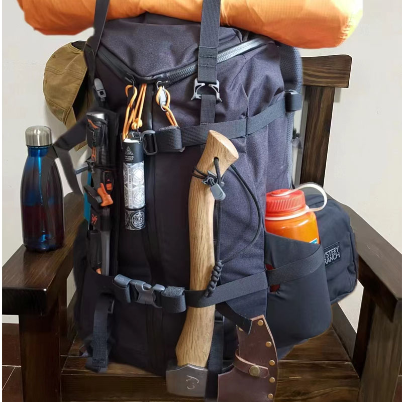 中国徒步登山旅行32L男女背包