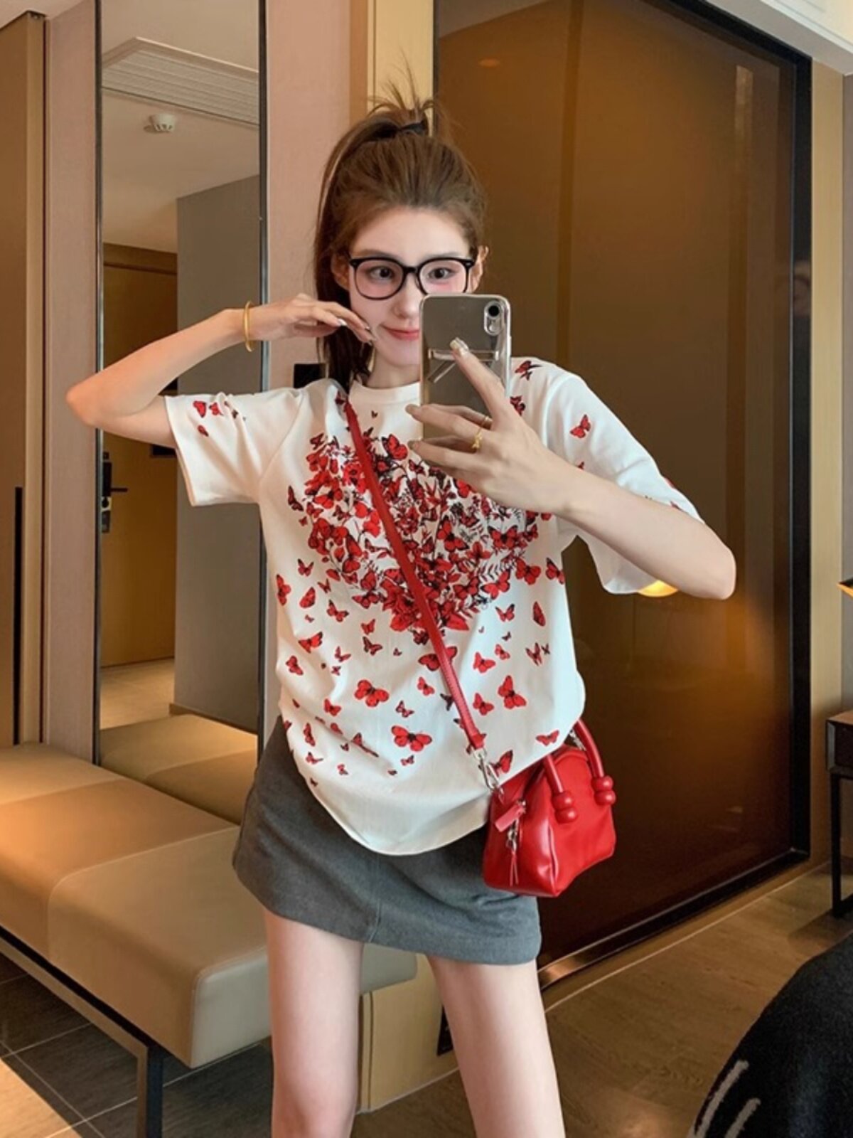 흰 나비 프린트 퓨어 코튼 반팔 티셔츠 여성용 여름 인기 디자인 틈새 특대 오른쪽 어깨 탑