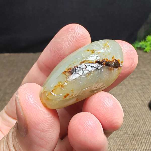 新疆和田玉真皮籽玉原石枣红皮鲤鱼莲花连年有余吊坠挂件男女款式