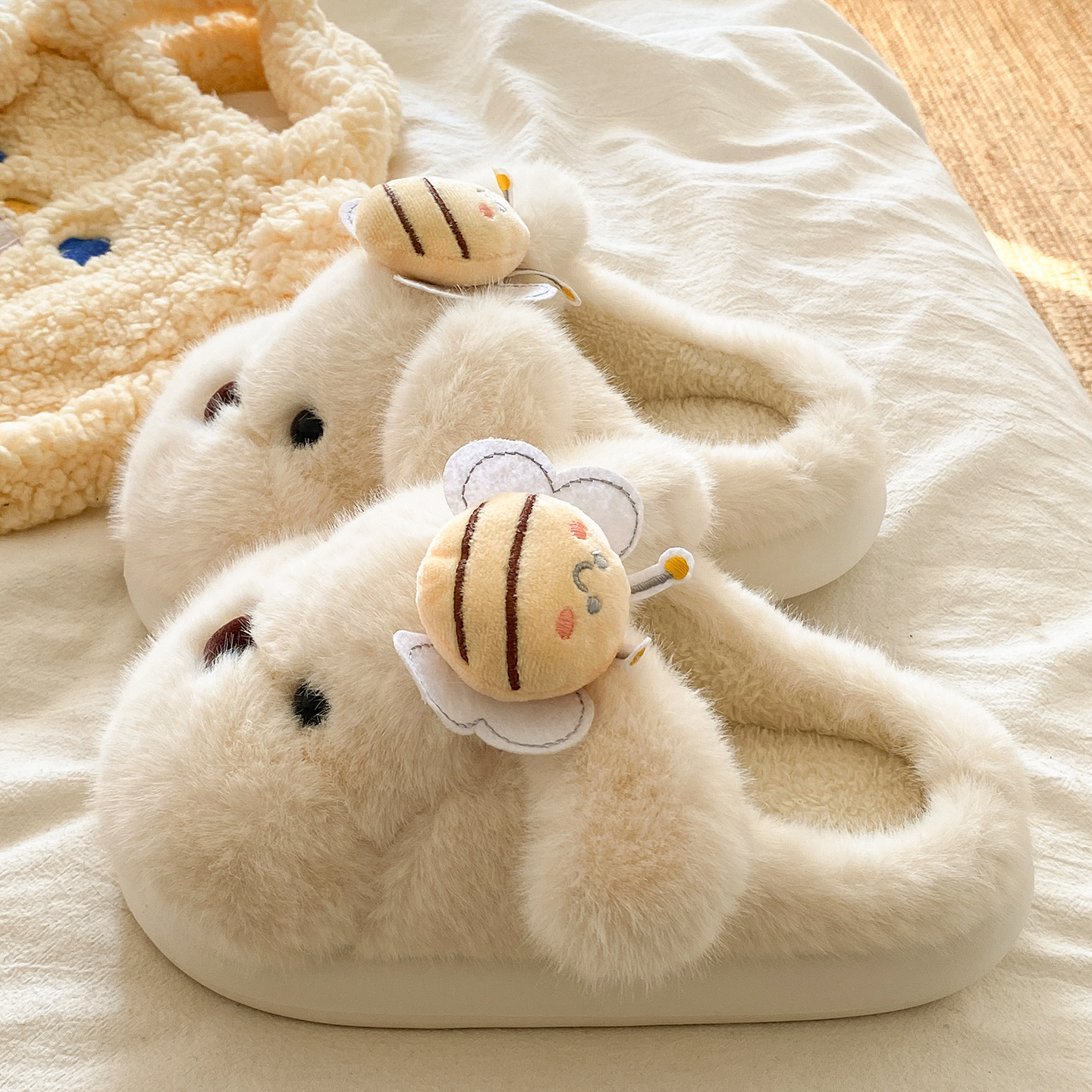 可爱小狗蜜蜂加绒保暖毛毛拖鞋