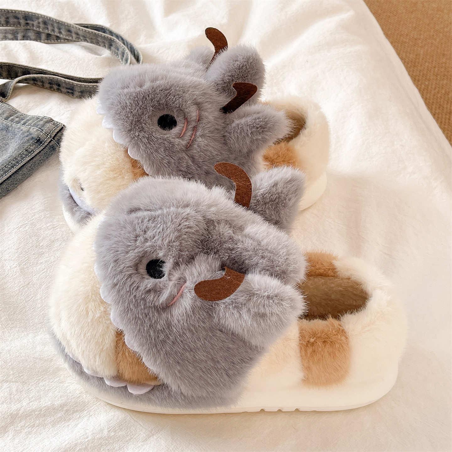 可爱鲨帽蜜蜂厚底包跟棉拖鞋