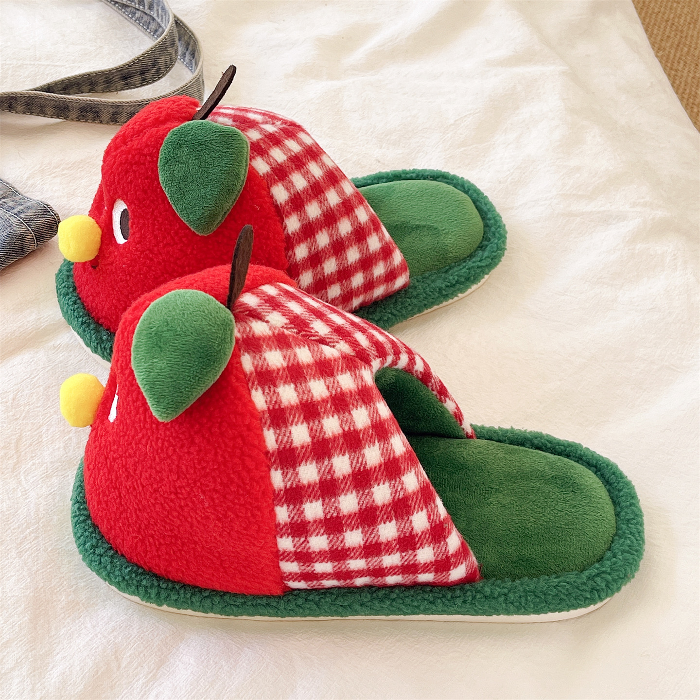 可爱红苹果软底保暖毛毛鞋