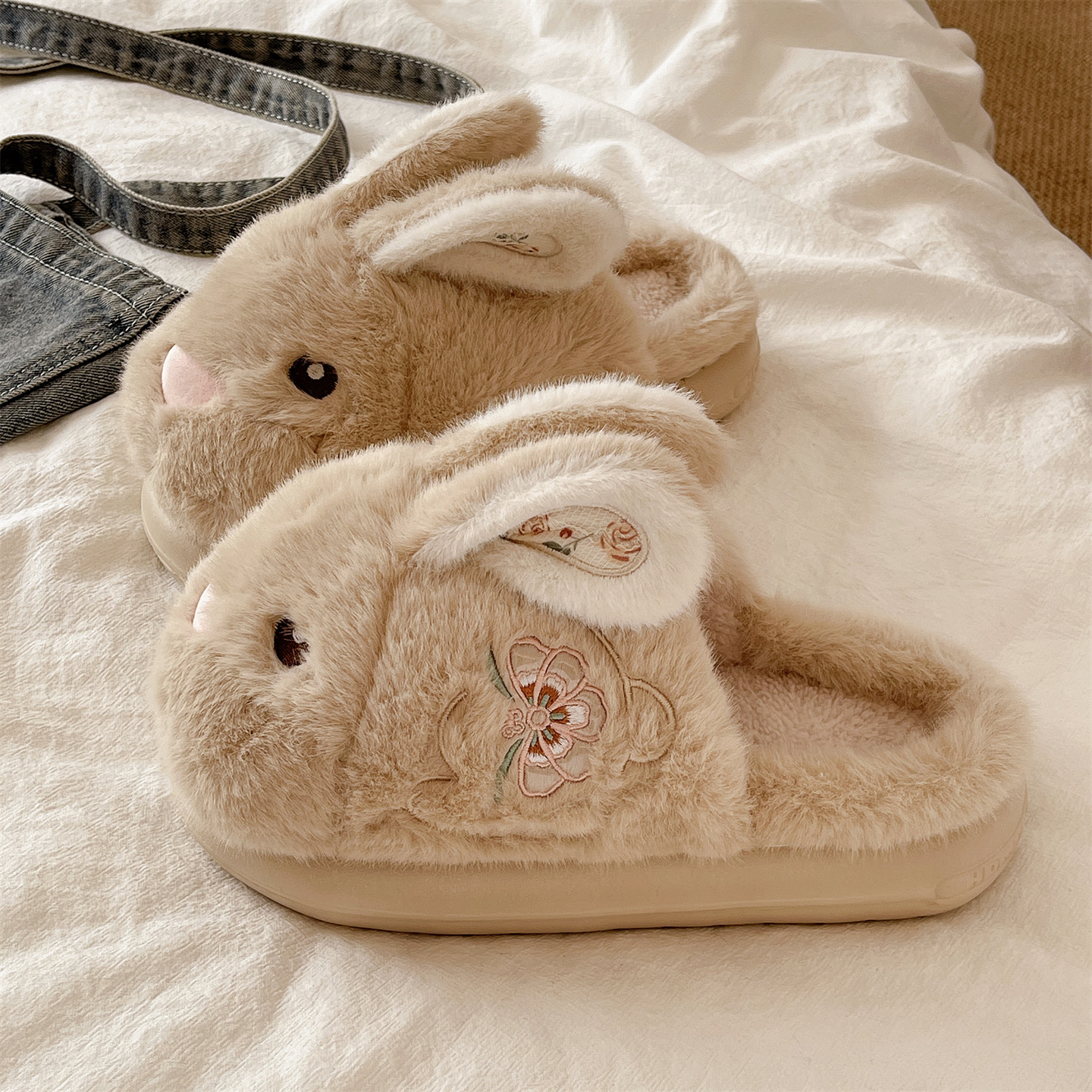 可爱花朵兔子刺绣厚底棉拖鞋