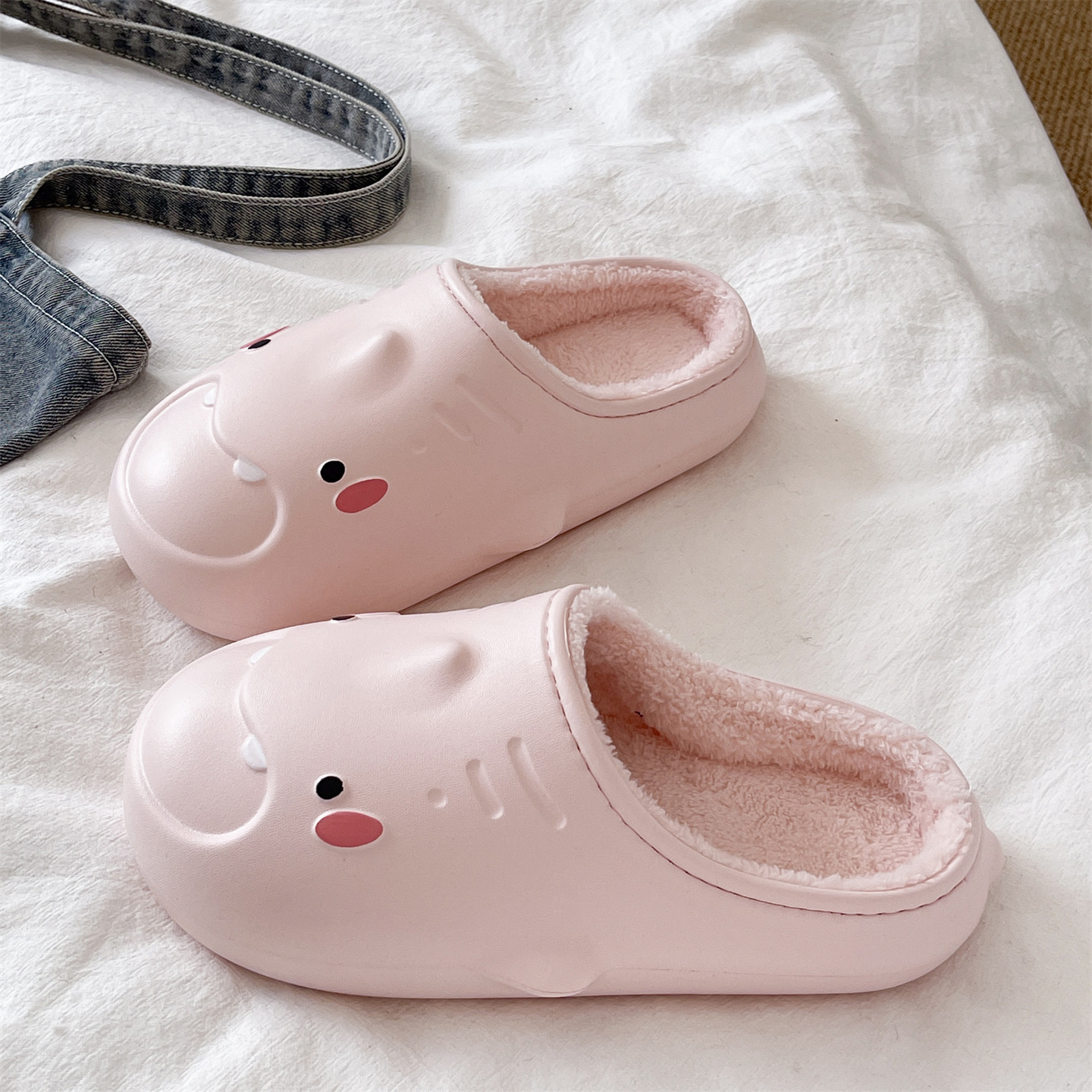 可爱鲨鱼厚底防水毛毛拖鞋