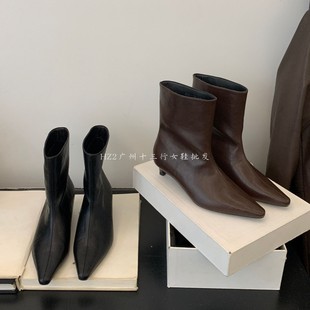 HZ2实拍复古尖头马丁靴女短靴2025秋冬新款小众套筒显瘦时装靴子