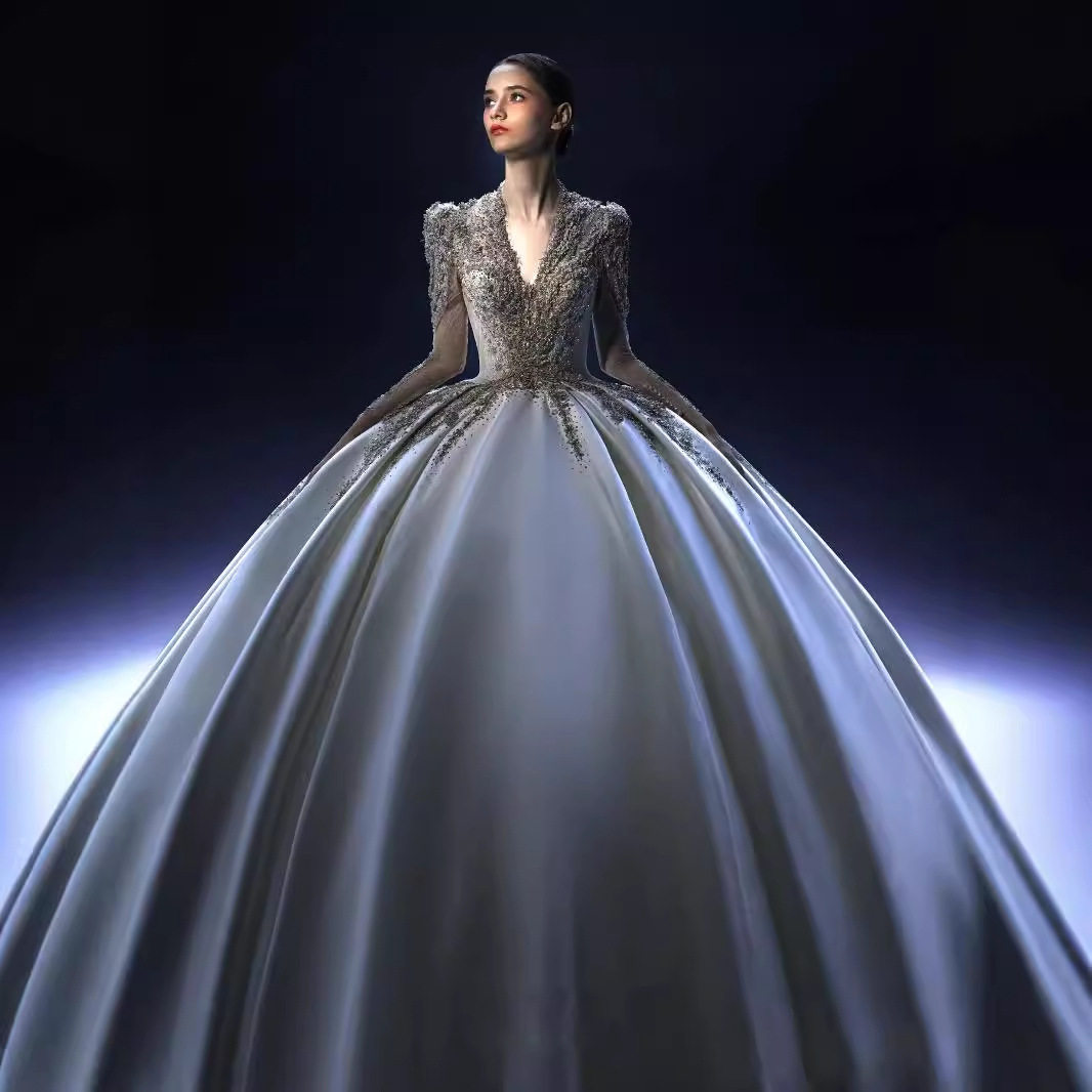 缎面长袖婚纱新娘2024新款v领绝美高级质感法式复古重工主纱,女装/女士精品,婚纱,淘宝优惠券,粉丝福利购,淘宝优惠卷