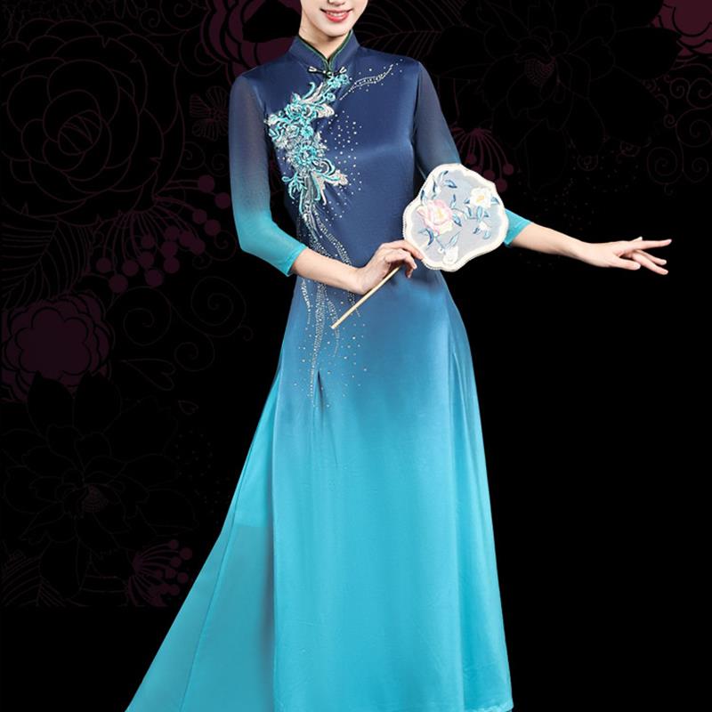 秧歌服女2025新款中国风飘逸舞蹈伞舞扇子舞旗袍长裙古典舞演出服