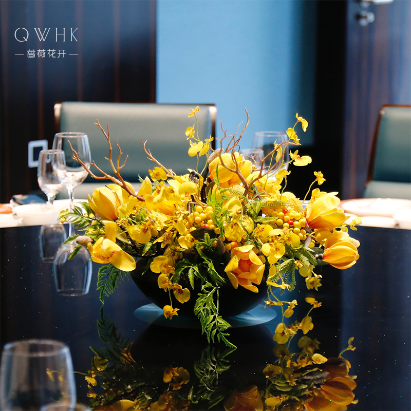 高端酒店圆桌转盘仿真花餐厅