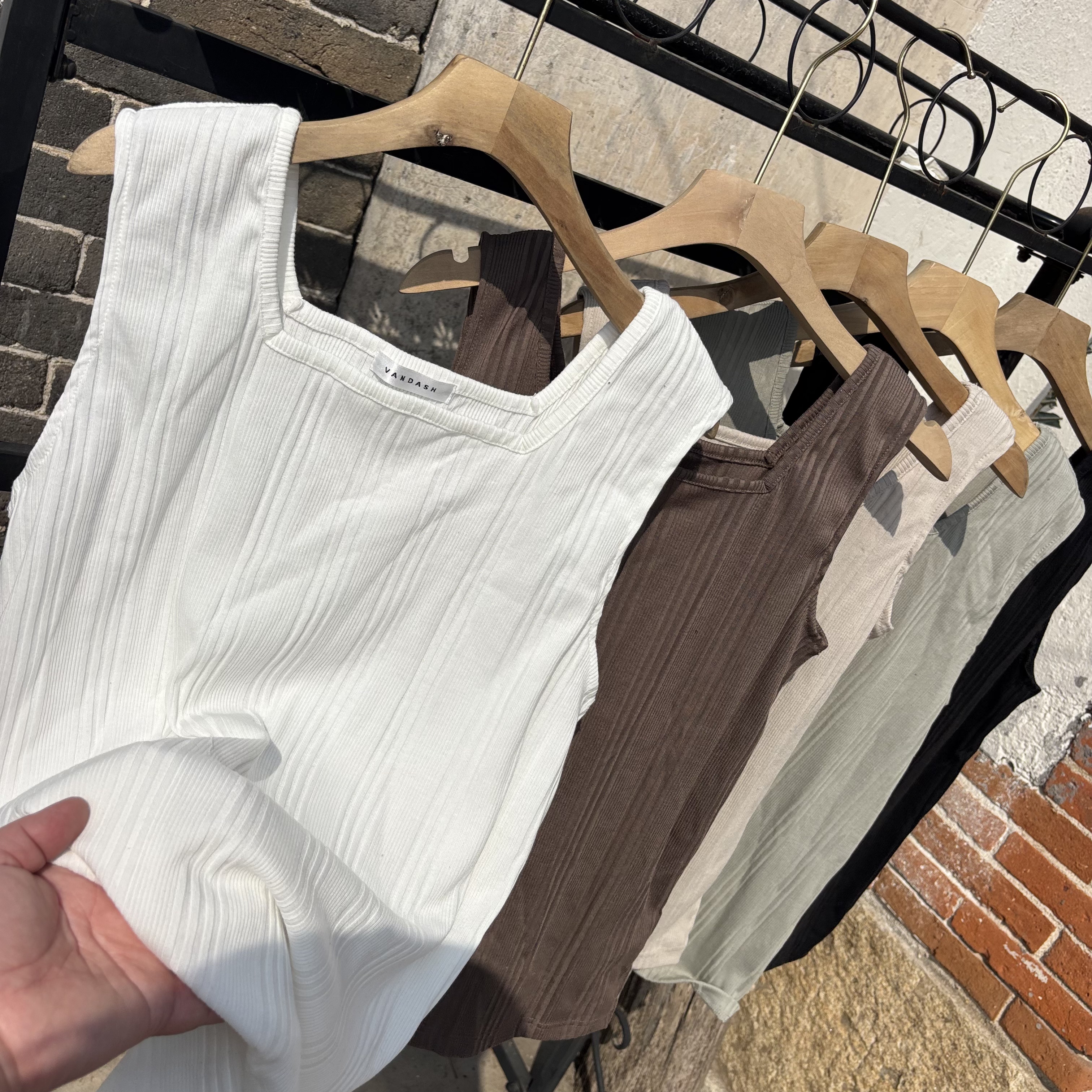 日本本土小众品牌！外贸日单女大码简约方领罗纹坑条背心打底上衣