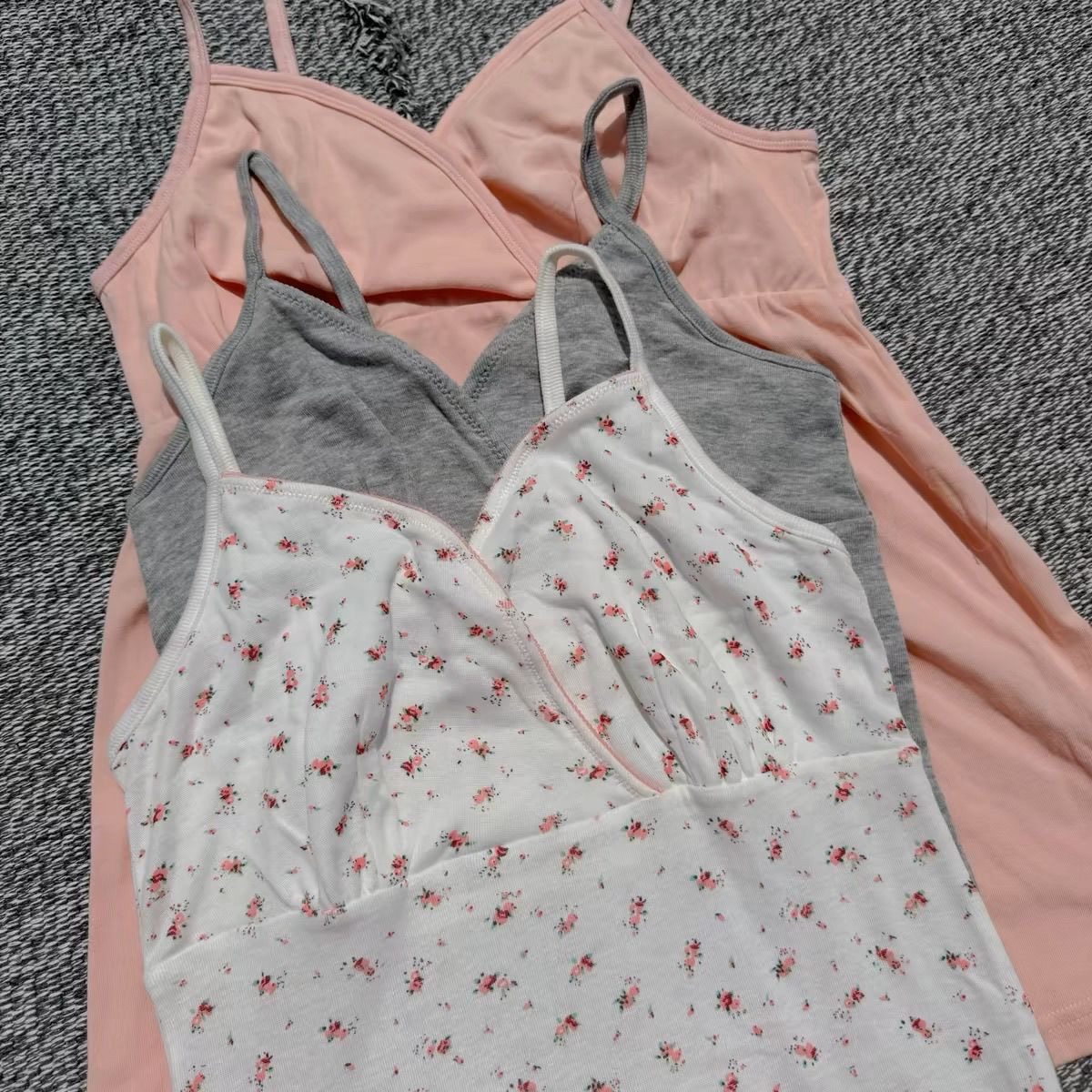 好穿。外贸日单女士纯棉打底吊带可插片式细带交叉式哺乳孕期背心