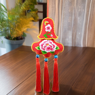 新款庆阳荷包针扎挂件双面刺绣花针扎挂脖大红色