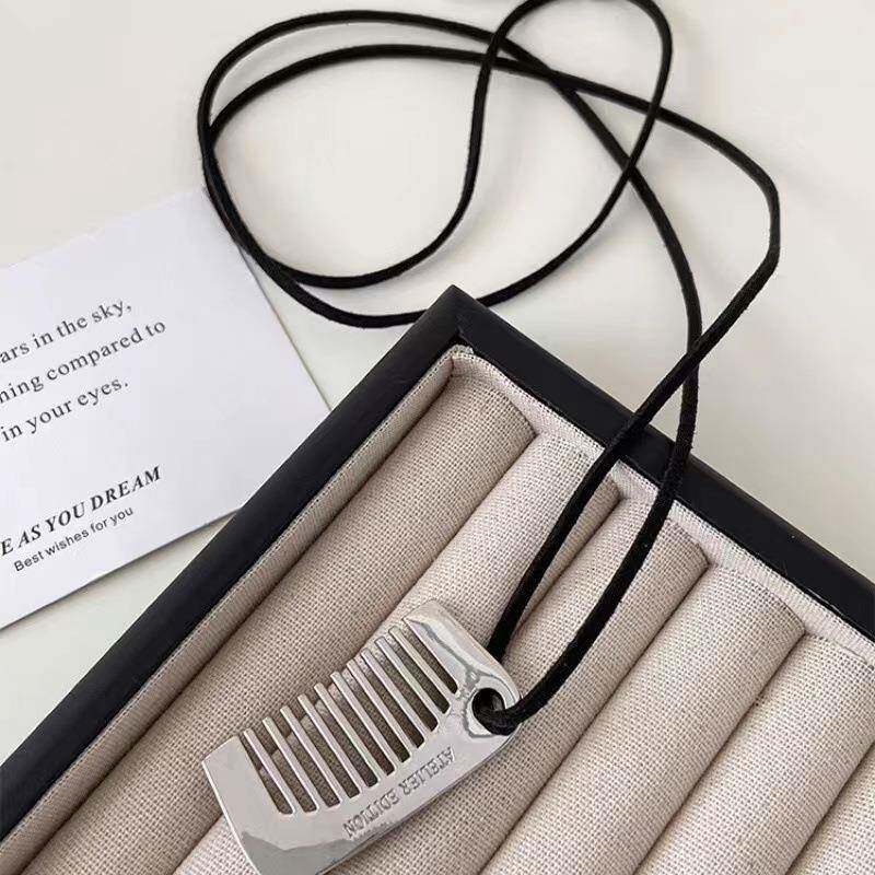 小版梳子项链复古长款吊坠女小众设计银色颈链2024新款毛衣链卫衣