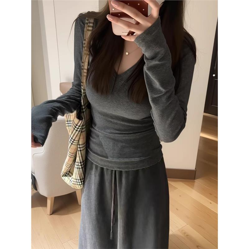 深灰色低v领正肩长袖t恤女春秋季内搭打底衫大码胖mm修身显瘦上衣