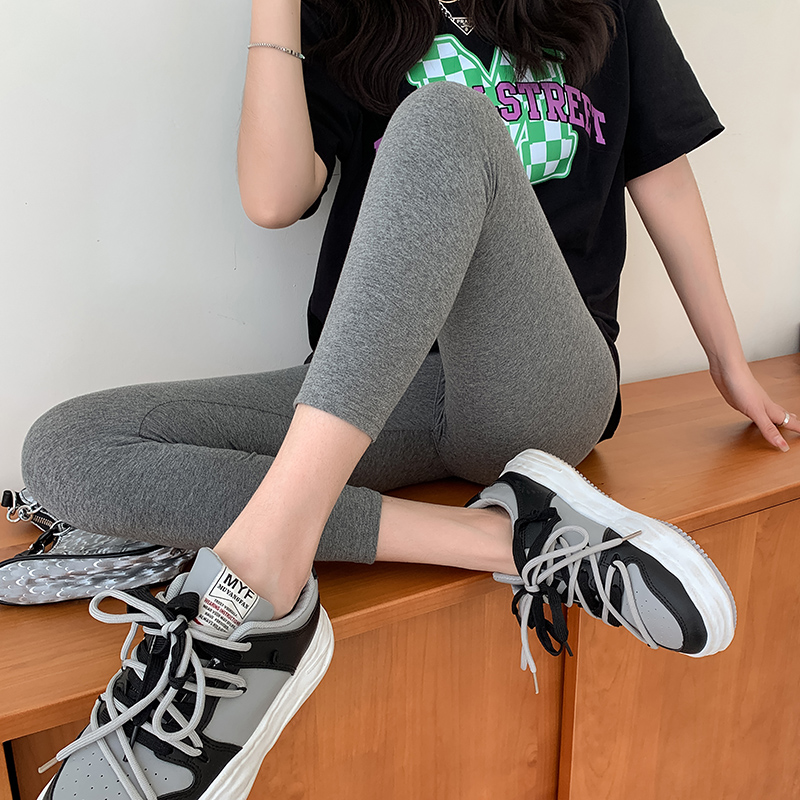 棉质面料，柔软舒适，修身显瘦