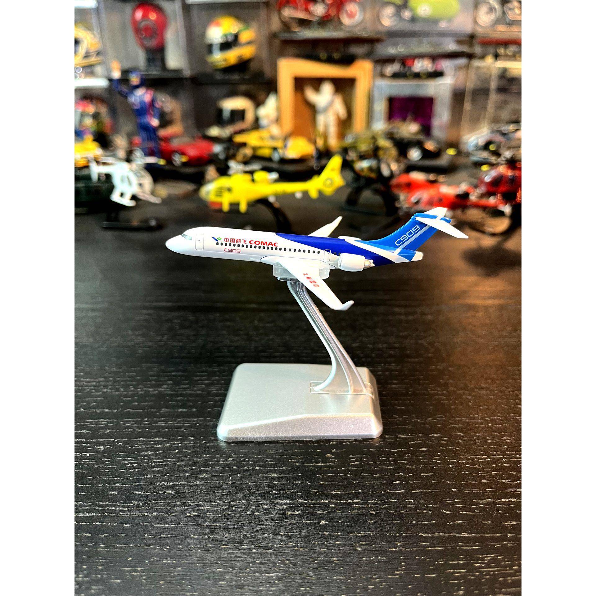 1:400比例合金飞机东航环球首架客机C909成品模型礼品级收藏
