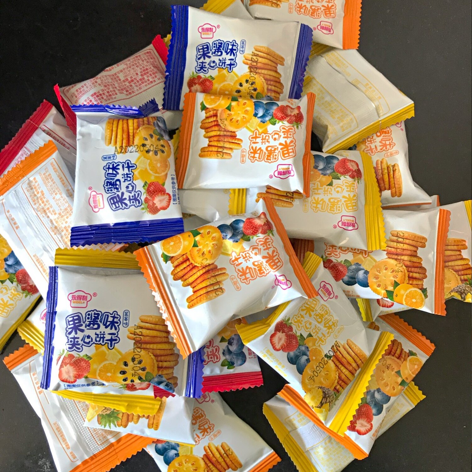 果酱夹心饼干蓝莓味菠萝草莓香橙水果味怀旧早餐儿童休闲零食品