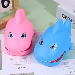 整蛊玩具咬手鲨鱼多人儿童桌游亲子互动减压恶搞咬手指玩具