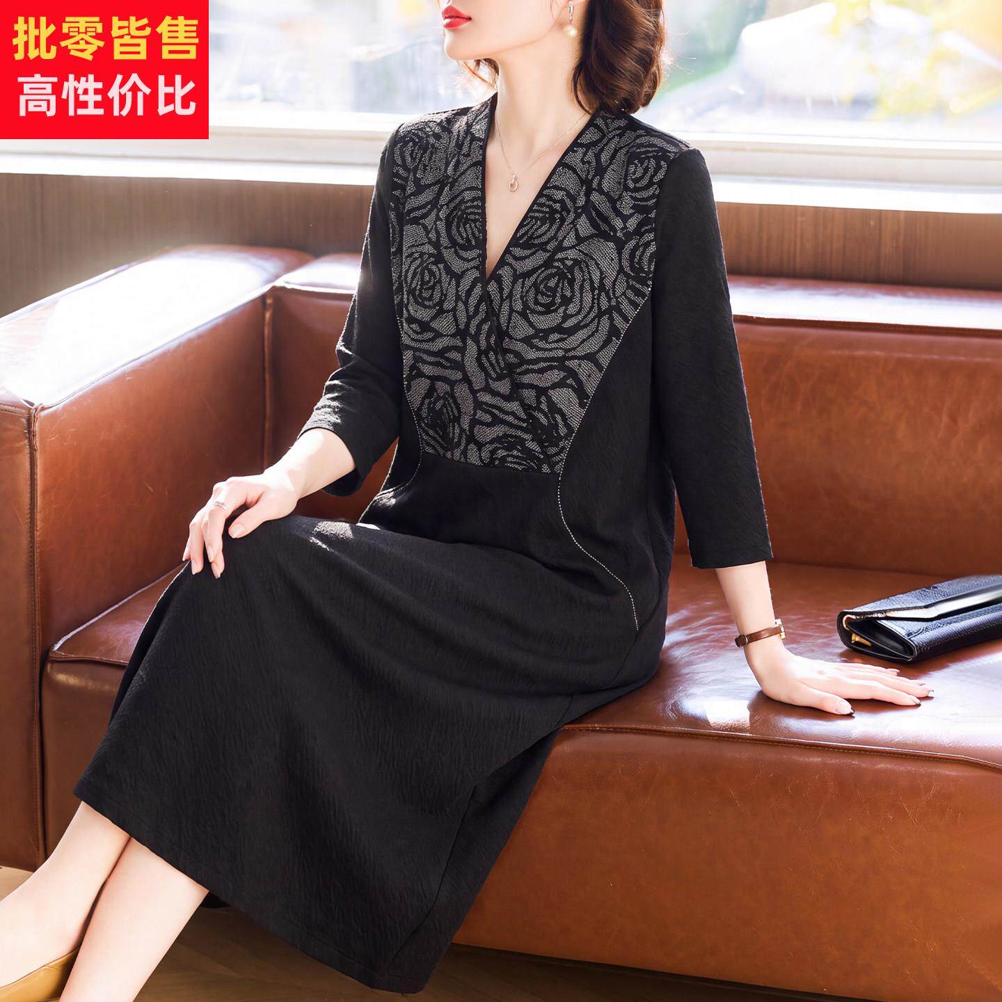 中年妈妈秋装高贵针织连衣裙2026新款中老年女装宽松气质毛衣裙子