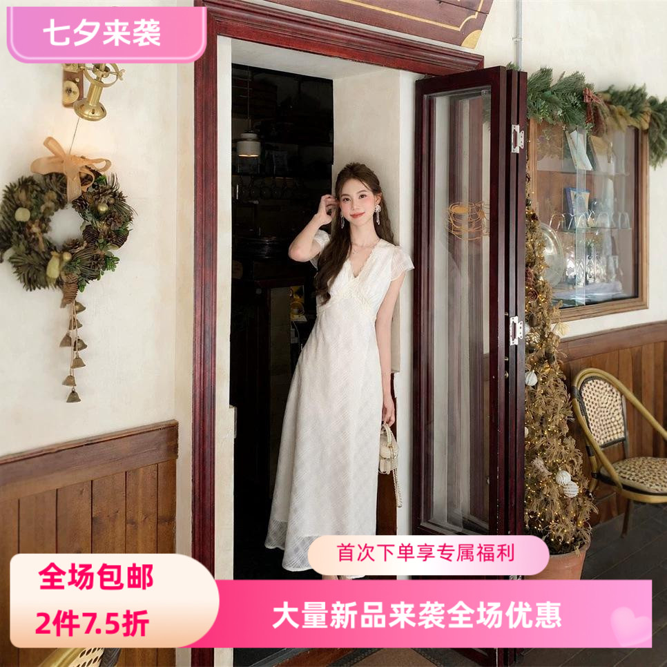 温柔淑女蕾丝领口拼接波点飞飞袖连衣裙女装2026新款度假风长裙子