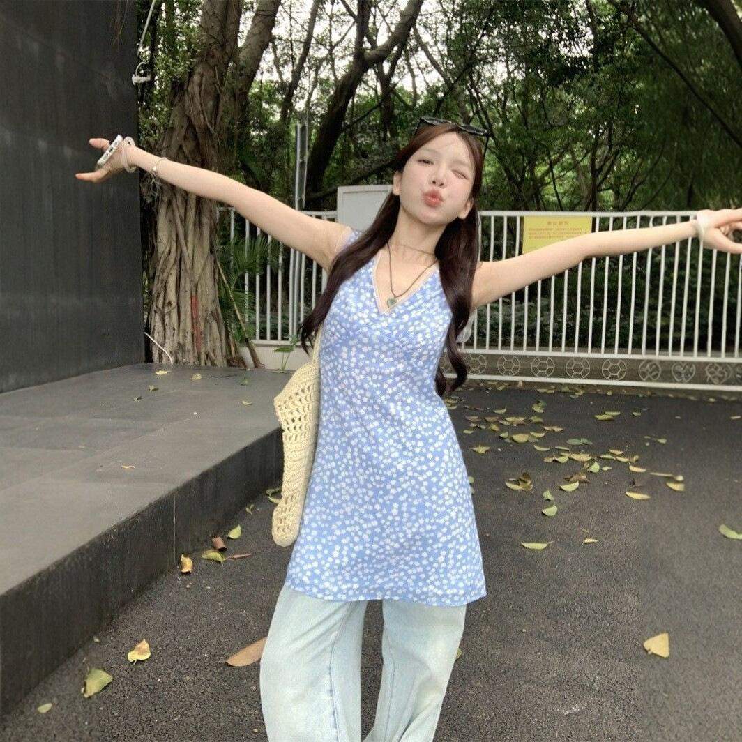 韩系蓝色清新碎花v领背心连衣裙女夏季修身度假风无袖收腰短裙子