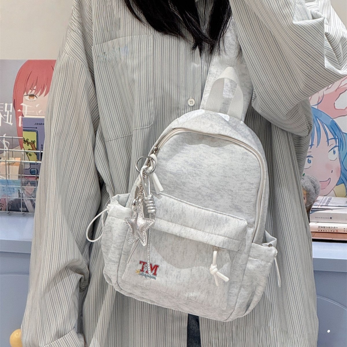 香港IT HKins字母刺绣女学生上课通勤包百搭简约斜挎包运动胸包男