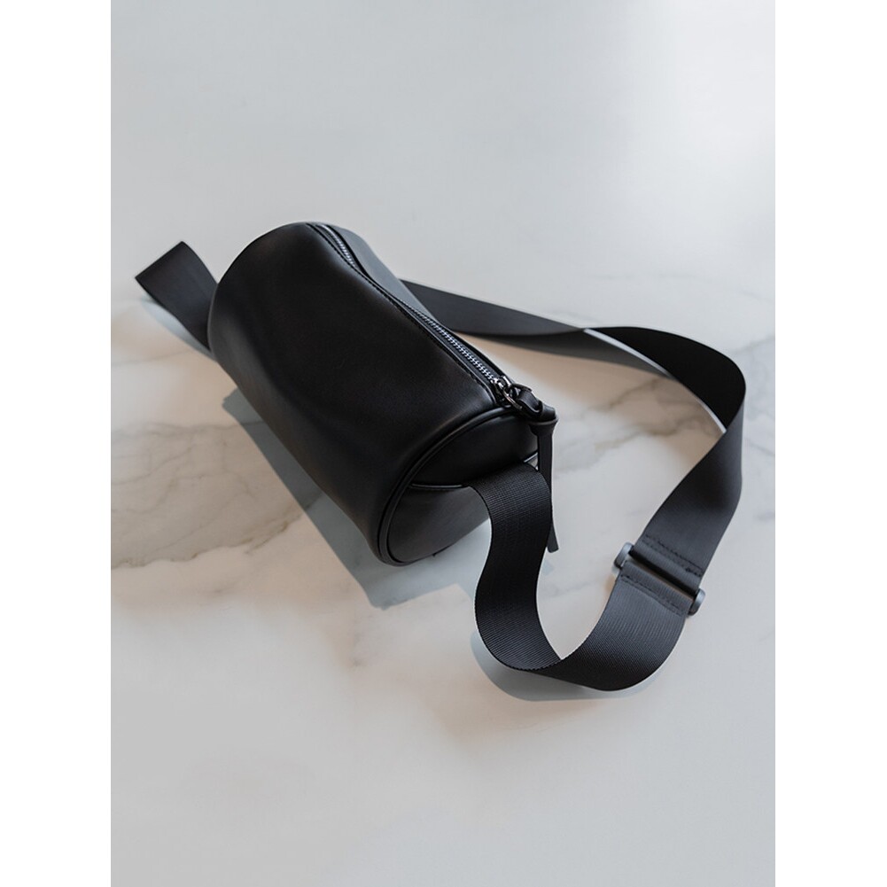 轻奢小众圆筒包新款圆柱形休闲斜挎小包女嘻哈单肩背包ins超火包