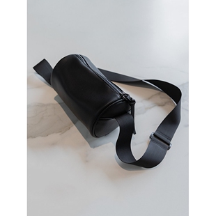 轻奢小众圆筒包新款圆柱形休闲斜挎小包女嘻哈单肩背包ins超火包