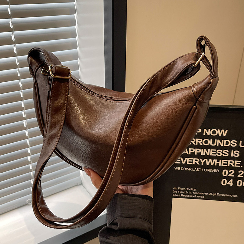 轻奢时尚斜挎包女2024新款大容量单肩包小众设计高级感复古饺子包